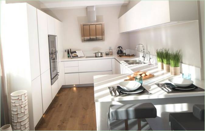 Kjøkken interiørdesign i hvite toner