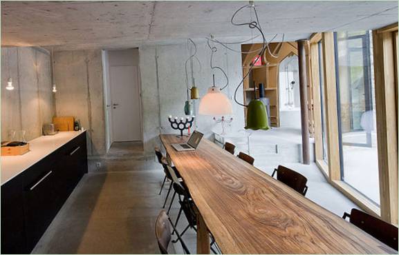 Design av spisestuen til et ovalt underjordisk hus I Sveits