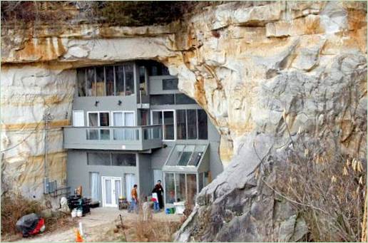 Et uvanlig hus inne i en hule I USA