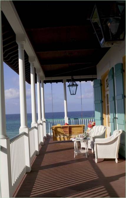 Rekreasjonsområde på verandaen til et privat hus