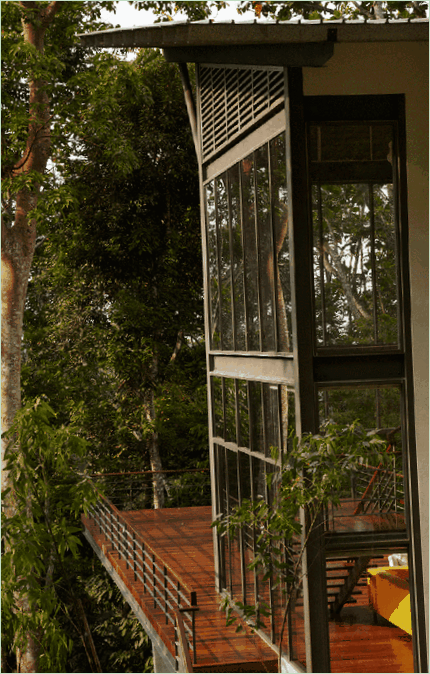 Et unikt tropisk hus med fantastisk utsikt fra vinduet