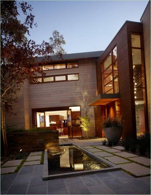 Design av et familiehus i Brentwood av Rockefeller Partners