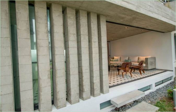 Fasade av et betonghus I Peru