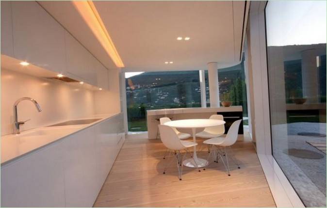 Kjøkkenområde av huset fra JM Architechture I Sveits