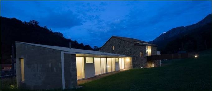 Prosjekt av et hus Med to paviljonger Casa Rubalcaba I Cantabria