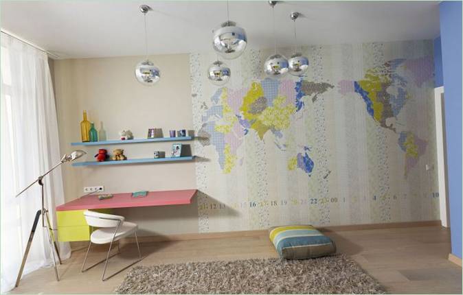 Geografisk kart på veggen av barnas rom
