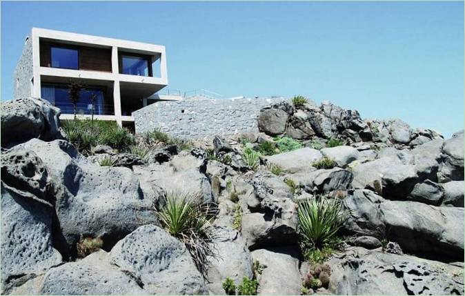 Casas 31 design på en steinete klippe