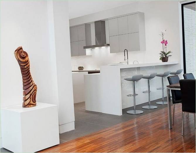 Moderne design av kjøkkenet i stil med minimalisme