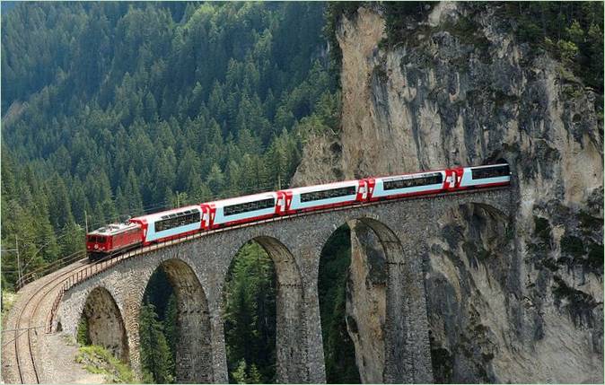 Den eldste høyhøyde linjen I Alpene med tog