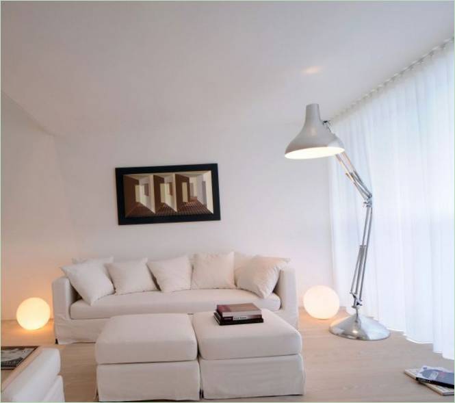 Design av stuen i hvite toner Av Highgate residence I London