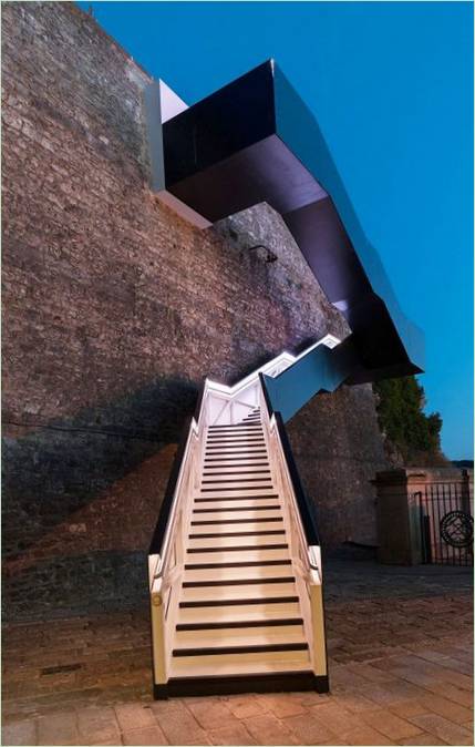 En unik cantilever trapp i Byen Plymouth