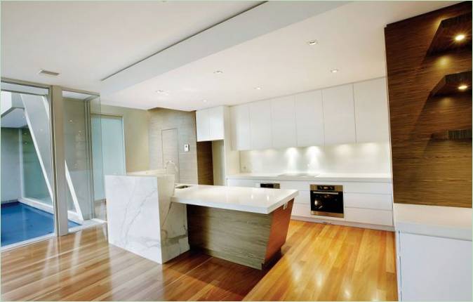 Stilig kjøkken øy med marmor trim