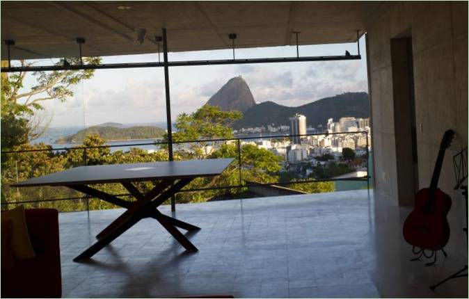 Panoramautsikt over byen fra vinduene i huset I Rio